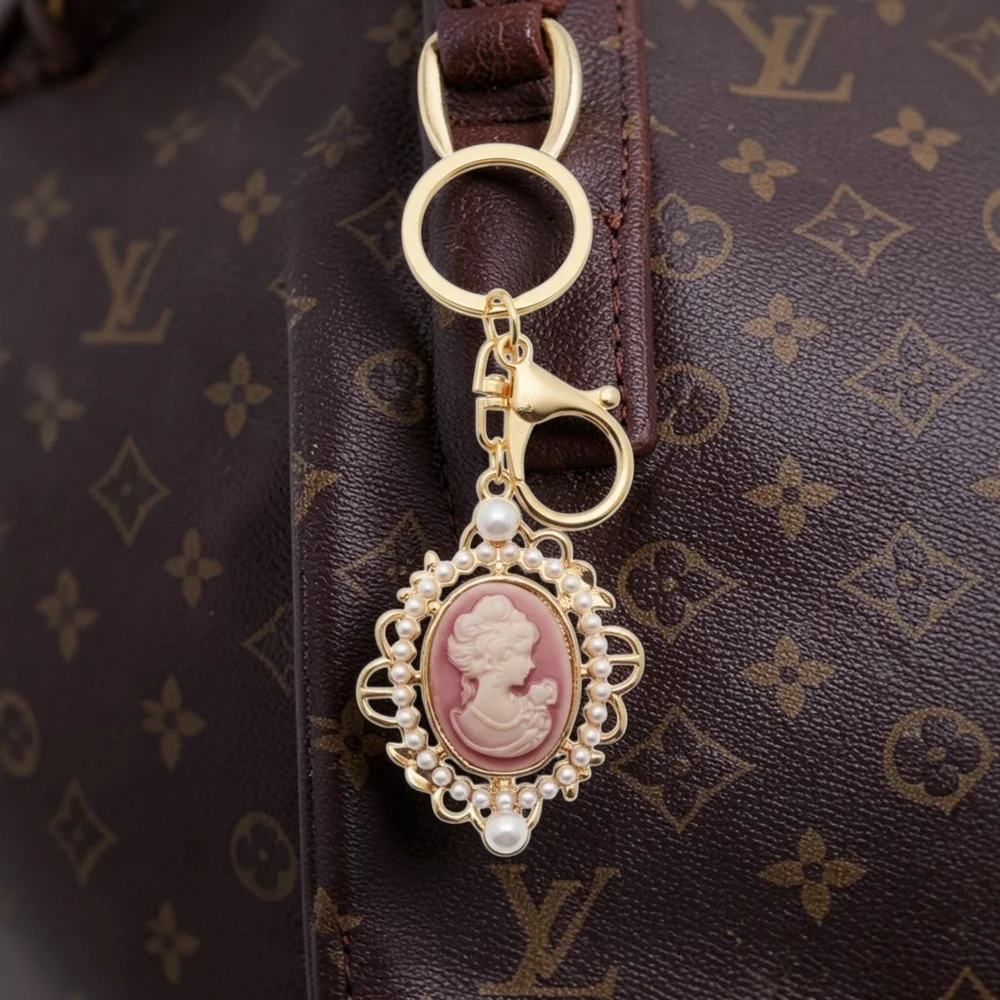Gold Cameo Pearl Keychain - Available‎ In Six Colors